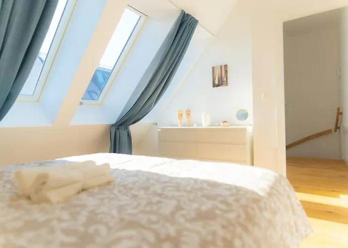 Luxury 3-Bedroom Penthouse With Terrace Near Praterstern * فيينا
